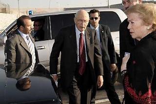 Il Presidente Giorgio Napolitano con la moglie Clio, al Check-point &quot;Tomba di Rachele&quot;