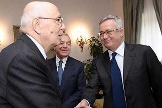 Il Presidente Giorgio Napolitano con Il Ministro Tremonti ed il Sottosegretario alla Presidenza del Consiglio Gianni Letta in occasione della colazione in preparazione del Consiglio Europeo