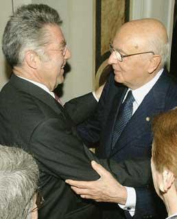 Il cordiale incontro del Presidente della Repubblica Italiana Giorgio Napolitano ed il Presidente Federale della Repubblica d'Austria, Heinz Fischer, in Prefettura