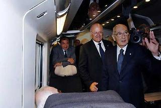 Il Presidente Giorgio Napolitano con l'Amministratore Delegato delle FF.SS Elio Catania a bordo del treno &quot;Eurostar&quot; per Firenze&quot;