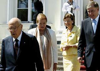 Il Presidente della Repubblica Italiana Giorgio Napolitano con la moglie Clio ed il Presidente della Repubblica Federale di Germania Horst Kolher con la moglie Eva Luise al termine della visita ufficiale in Germania.