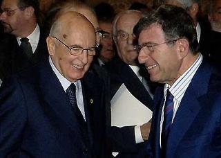 Il Presidente Giorgio Napolitano con Corrado Calabrò, Presidente dell'Autorità per le Garanzie nelle Comunicazioni, a Montecitorio, in occasione della presentazione dela Relazione annuale.