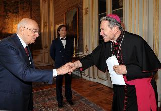 Il Presidente Giorgio Napolitano con il nuovo Vescovo di Bolzano Mons. Karl Golster in occasione dell'incontro al Quirinale