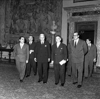 Enrico De Nicola saluta Luigi Einaudi eletto Presidente della Repubblica