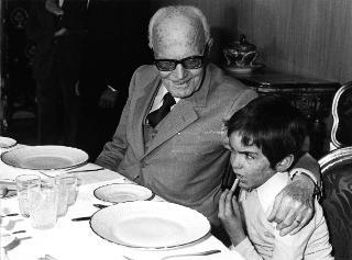 Colazione privata del Presidente della Repubblica Sandro Pertini con il bambino Giuseppe Galli accompagnato dal padre e dal dott. Mario Quero