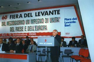 Il Presidente Oscar Luigi Scalfaro alla Fiera del Levante di Bari. 15 settembre 1996