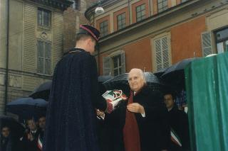 La consegna del tricolore  al Presidente Oscar Luigi Scalfaro a Reggio Emilia in occasione della Giornata celebrativa del bicentenario del Tricolore (1797-1997)