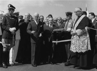 Il Presidente della Repubblica Antonio Segni all'inaugurazione dell'Autostrada del Sole per Napoli 22 settembre 1962