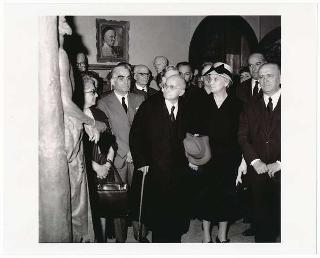Il Presidente della Repubblica Luigi Einaudi e la Signora Ida Einaudi all'inaugurazione Mostra annuale dell'Accademia di Francia, Roma, Villa Medici