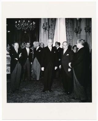 Il Presidente della Repubblica Luigi Einaudi saluta il Primo Ministro del Canada Louis Saint-Laurent durante la colazione offerta in suo onore