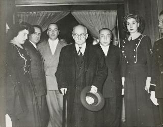 Il Presidente della Repubblica Luigi Einaudi con la moglie Ida al Cinema Rivoli (Roma)