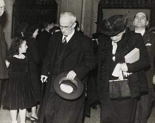 Il Presidente della Repubblica Luigi Einaudi con la moglie Ida al Cinema Rivoli (Roma)