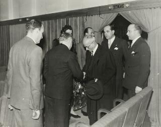 Il Presidente della Repubblica Luigi Einaudi con la moglie Ida al Cinema Rivoli (Roma)