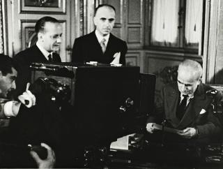 Lettura del messaggio del Presidente della Repubblica Luigi Einaudi a favore della lotta contro i tumori (Roma)