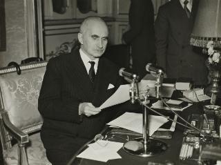 Lettura del messaggio del Presidente della Repubblica Luigi Einaudi a favore della lotta contro i tumori (Roma)