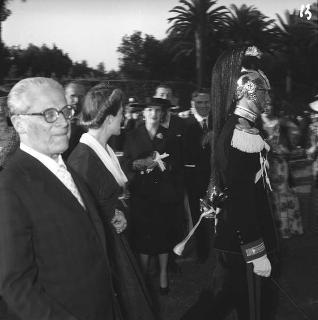Il Presidente della Repubblica Giovanni Gronchi al Ricevimento nei giardini del Quirinale in occasione della Festa della Repubblica