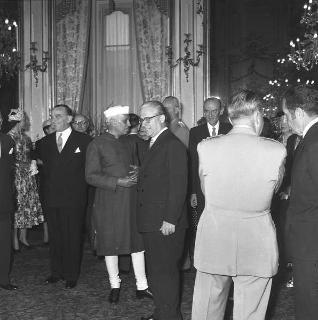 Colazione offerta dal Presidente della Repubblica Giovanni Gronchi in onore del primo Ministro Jawaharlal Nehru indiano