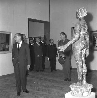 Il Presidente della Repubblica Giovanni Gronchi in visita alla Quadriennale d'arte a Roma