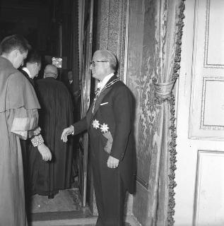 Restituzione della visita al Santo Padre da parte di Sua Eminenza Rev. ma il Cardinale Datario Federigo Tedeschini al Presidente della Repubblica Giovanni Gronchi