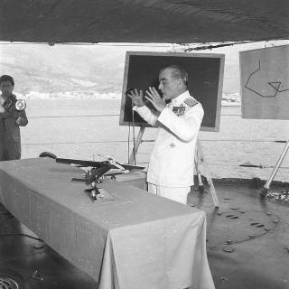 Intervento del Presidente della Repubblica Giovanni Gronchi alle esercitazioni dimostrative delle unità della Squadra Navale (Formia)