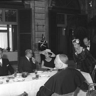 Ricevimento del Corpo diplomatico e rappresentanti stampa estera da parte del Presidente della Repubblica Giovanni Gronchi