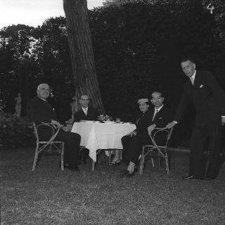 Ricevimento del Corpo diplomatico e rappresentanti stampa estera da parte del Presidente della Repubblica Giovanni Gronchi