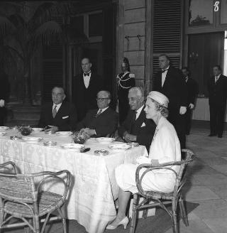 Ricevimento del Corpo diplomatico e rappresentanti stampa estera da parte del Presidente della Repubblica Giovanni Gronchi