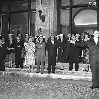 Ricevimento del Corpo diplomatico e rappresentanti stampa estera da parte del Presidente della Repubblica Giovanni Gronchi