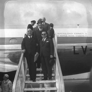Il Presidente della Repubblica Giovanni Gronchi interviene all'inaugurazione del nuovo aereo "Comet" de Aviland delle Aereolinas Argentina (Roma-Napoli-Roma),  Ciampino