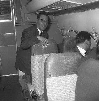 Il Presidente della Repubblica Giovanni Gronchi interviene all'inaugurazione del nuovo aereo "Comet" de Aviland delle Aereolinas Argentina (Roma-Napoli-Roma),  Ciampino