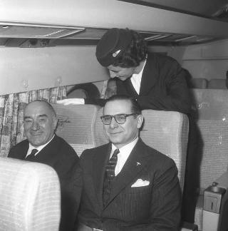 Il Presidente della Repubblica Giovanni Gronchi interviene all'inaugurazione del nuovo aereo "Comet" de Aviland delle Aereolinas Argentina (Roma-Napoli-Roma),  Ciampino