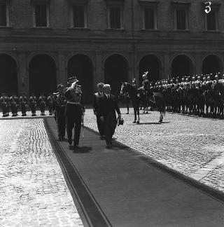 Visita di stato dei reali Paolo I di Grecia con la moglie Federica di Brunswick ricevuti da Presidente della Repubblica Giovanni Gronchi