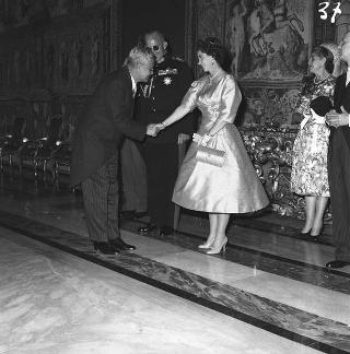 Visita di stato dei reali Paolo I di Grecia con la moglie Federica di Brunswick ricevuti da Presidente della Repubblica Giovanni Gronchi