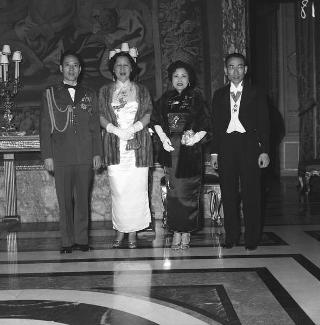 Visita di stato dei reali Paolo I di Grecia con la moglie Federica di Brunswick ricevuti da Presidente della Repubblica Giovanni Gronchi