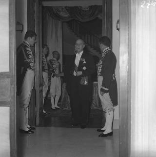 Visita di stato dei reali Paolo I di Grecia con la moglie Federica di Brunswick ricevuti da Presidente della Repubblica Giovanni Gronchi