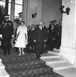 Visita di stato dei reali Paolo I di Grecia con la moglie Federica di Brunswick ricevuti da Presidente della Repubblica Giovanni Gronchi