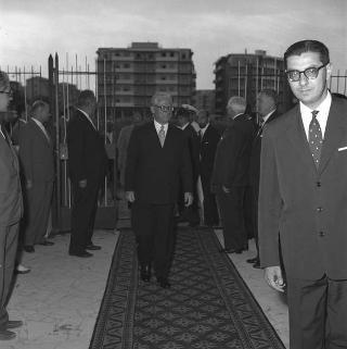 Il Presidente della Repubblica Giovanni Gronchi con alcuni rappresentanti della Cooperativa "Quirinale"