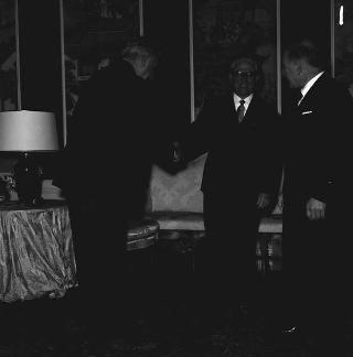 Il Presidente della Repubblica Giovanni Gronchi a colloquio con Professor Elyseu Paglioli, Rettore dell'Università di Rio Grande do Sul (Brasile) in visita di omaggio