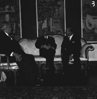Il Presidente della Repubblica Giovanni Gronchi a colloquio con Professor Elyseu Paglioli, Rettore dell'Università di Rio Grande do Sul (Brasile) in visita di omaggio