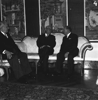 Il Presidente della Repubblica Giovanni Gronchi a colloquio con Professor Elyseu Paglioli, Rettore dell'Università di Rio Grande do Sul (Brasile) in visita di omaggio