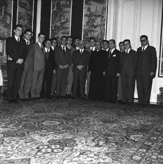 Il Presidente della Repubblica Giovanni Gronchi riceve in udienza la commissione giovani lavoratori della Gioventù Italiana Azione Cattolica