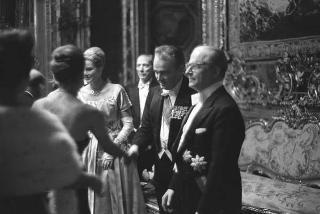 Ricevimento offerto dal Presidente della Repubblica Giovanni Gronchi in occasione della visita di Stato di Sua Altezza Serenissima il Principe di Monaco Ranieri III e della Principessa Grace
