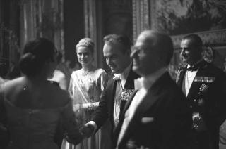 Ricevimento offerto dal Presidente della Repubblica Giovanni Gronchi in occasione della visita di Stato di Sua Altezza Serenissima il Principe di Monaco Ranieri III e della Principessa Grace