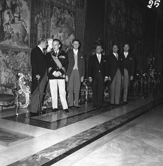 Ricevimento offerto dal Presidente della Repubblica Giovanni Gronchi in occasione della visita di Stato di Sua Altezza Serenissima il Principe di Monaco Ranieri III e della Principessa Grace