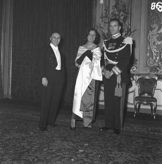 Ricevimento offerto dal Presidente della Repubblica Giovanni Gronchi in occasione della visita di Stato di Sua Altezza Serenissima il Principe di Monaco Ranieri III e della Principessa Grace