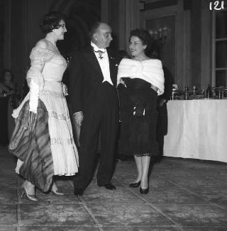 Ricevimento offerto dal Presidente della Repubblica Giovanni Gronchi in occasione della visita di Stato di Sua Altezza Serenissima il Principe di Monaco Ranieri III e della Principessa Grace