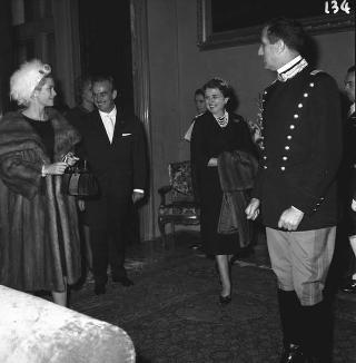 Ricevimento offerto dal Presidente della Repubblica Giovanni Gronchi in occasione della visita di Stato di Sua Altezza Serenissima il Principe di Monaco Ranieri III e della Principessa Grace