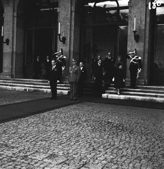 Ricevimento offerto dal Presidente della Repubblica Giovanni Gronchi in occasione della visita di Stato di Sua Altezza Serenissima il Principe di Monaco Ranieri III e della Principessa Grace