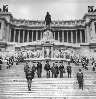 Ricevimento offerto dal Presidente della Repubblica Giovanni Gronchi in occasione della visita di Stato di Sua Altezza Serenissima il Principe di Monaco Ranieri III e della Principessa Grace