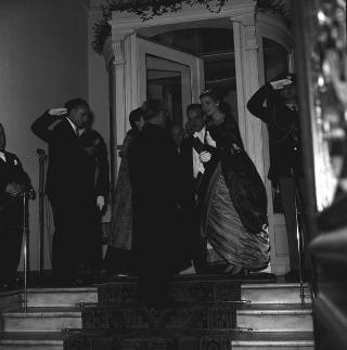 Ricevimento offerto dal Presidente della Repubblica Giovanni Gronchi in occasione della visita di Stato di Sua Altezza Serenissima il Principe di Monaco Ranieri III e della Principessa Grace